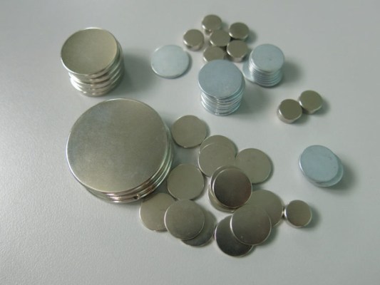 Cylindrical magnet