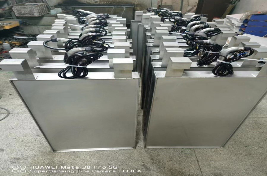 Ultrasonic vibrating plate