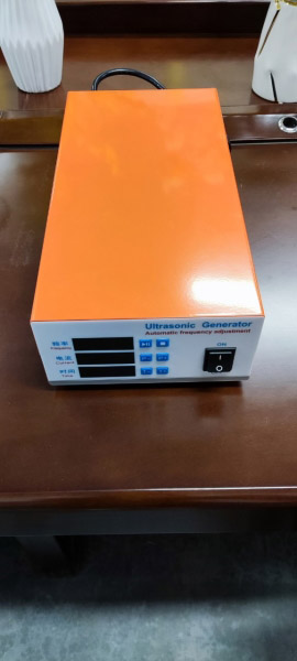 Ultrasonic generator