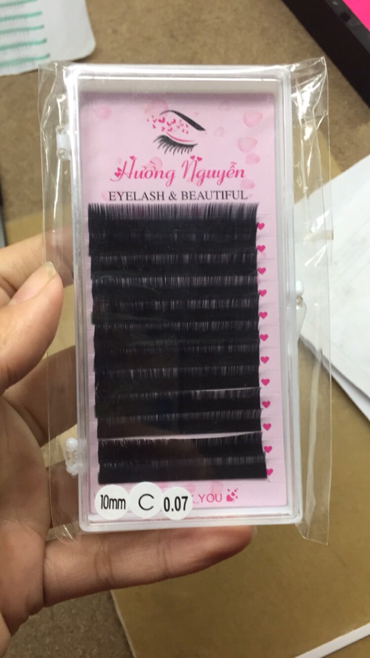 Strip eyelashes