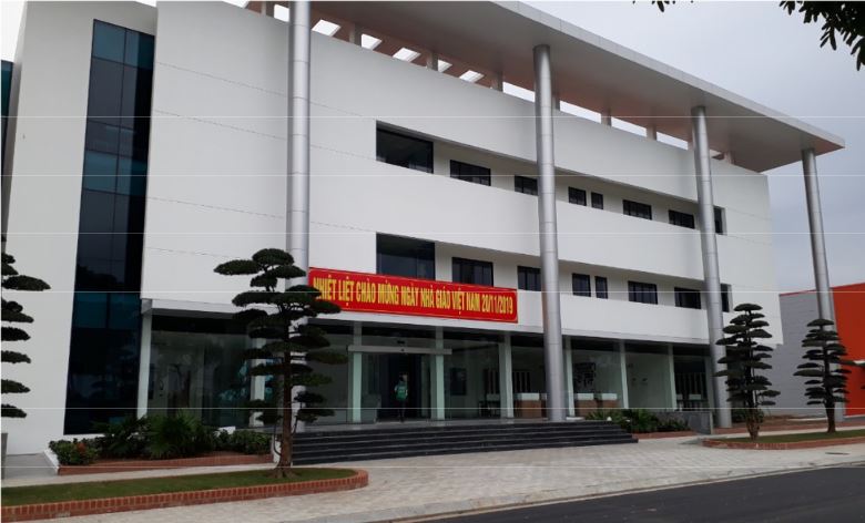 Industrial cleaning service in Ly Thai To College