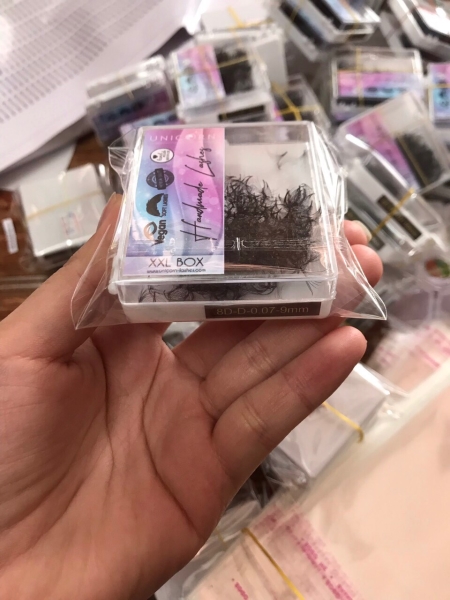 False eyelashes