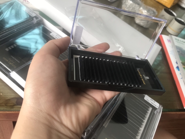 False eyelashes