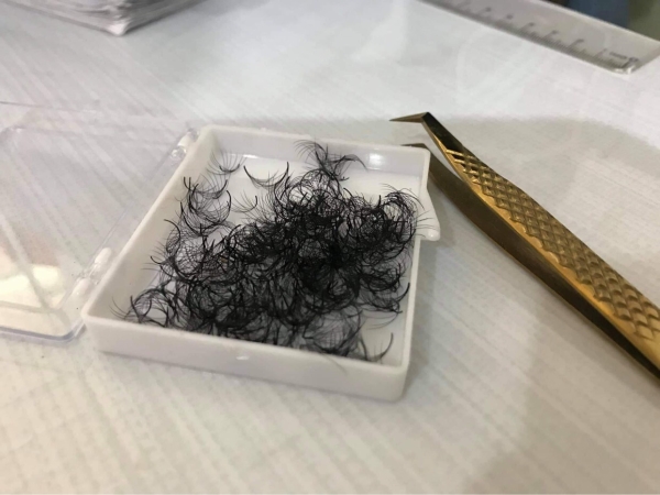 False eyelashes