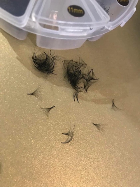 False eyelashes