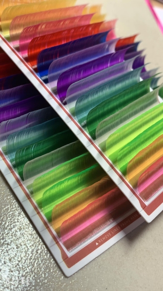 False eyelashes
