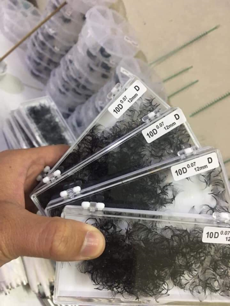 False eyelashes