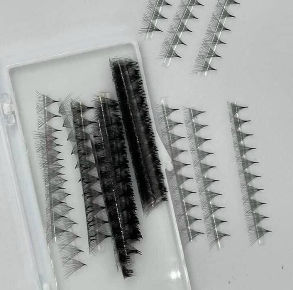 False eyelashes