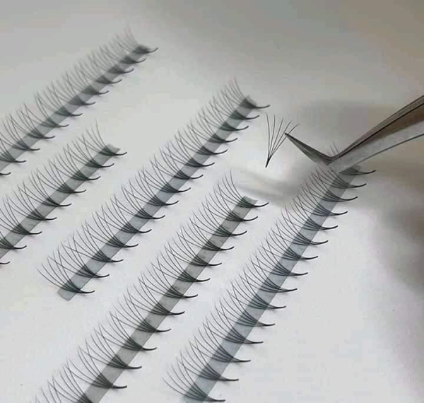 False eyelashes