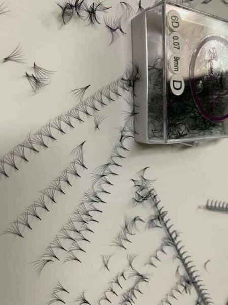 False eyelashes