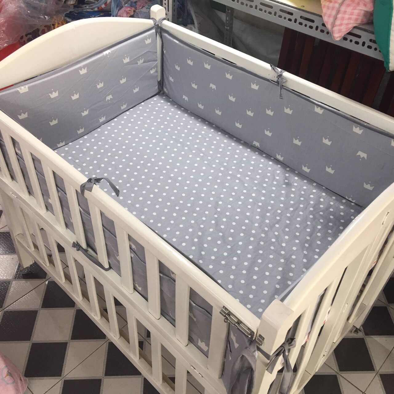 Covering pads for baby crib