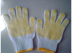 Plastic beads coated gloves