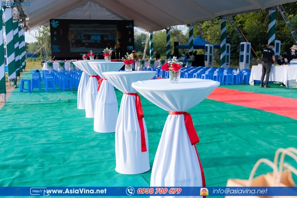Cocktail table rental