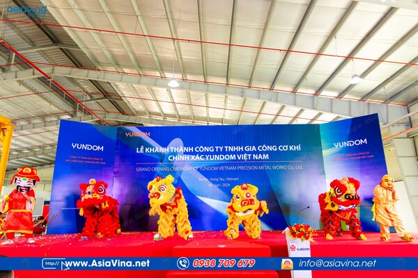 Lion and dragon dance troupe supply