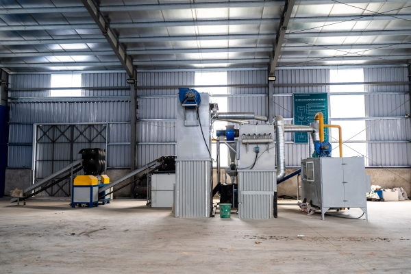 E-waste treatment and recycling line