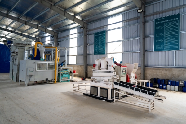 E-waste treatment and recycling line