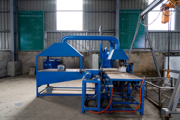 Waste lead-acid battery treatment system