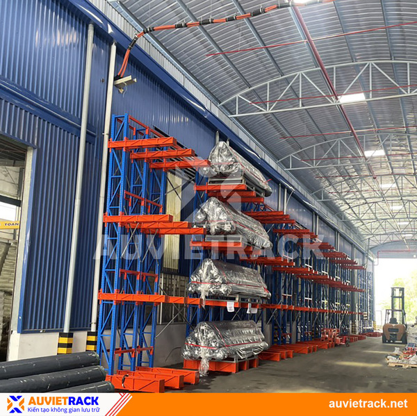Cantilever racking