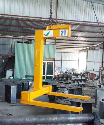 Pallet crane hook
