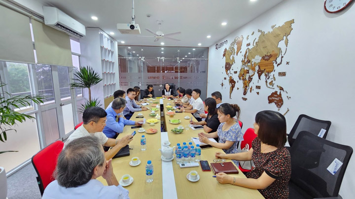 Working session at Vietnam Leather, Footwear and Handbag Association