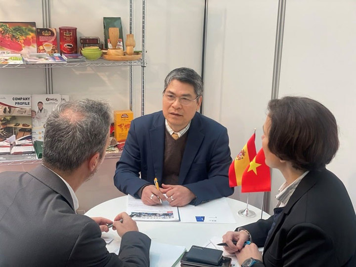 VASA with Vietnam Embassy in Spain