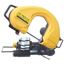 Pipe cutting machine