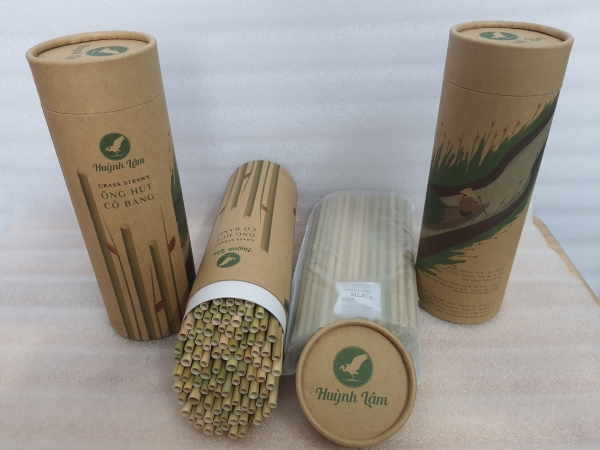 Round dried grass straw box