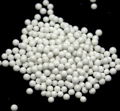 Ceramic grinding balls