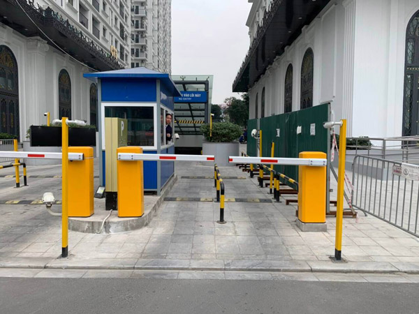 Straight arm barrier