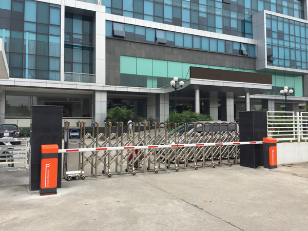 Automatic barrier