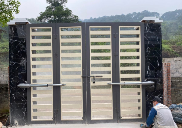 Powertech swing arm automatic gate