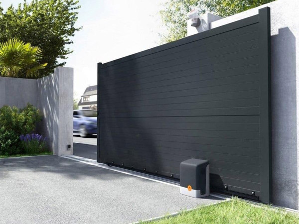 Sliding automatic gate
