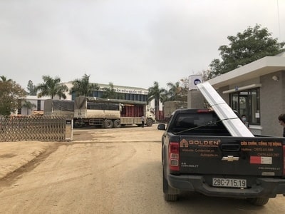 Folding gates at a dairy company