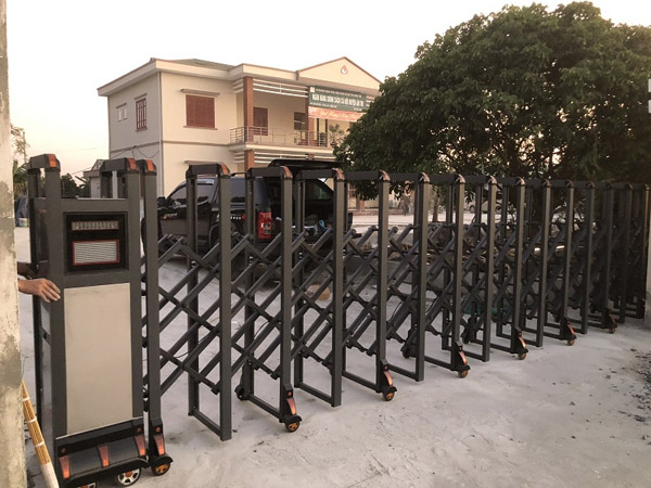 Aluminum alloy folding gate