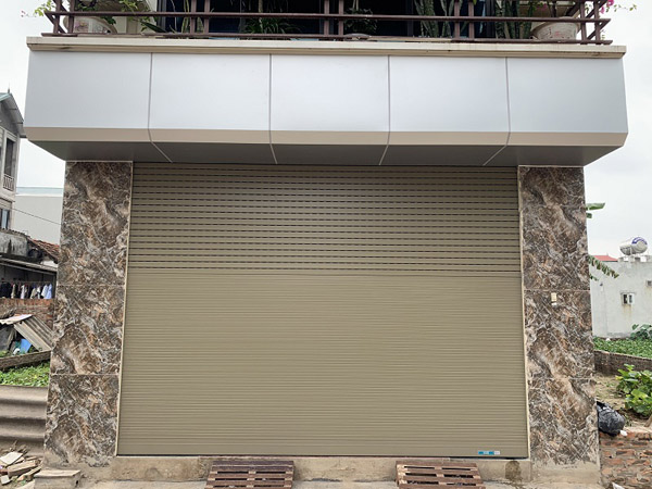 Ventilated rolling door