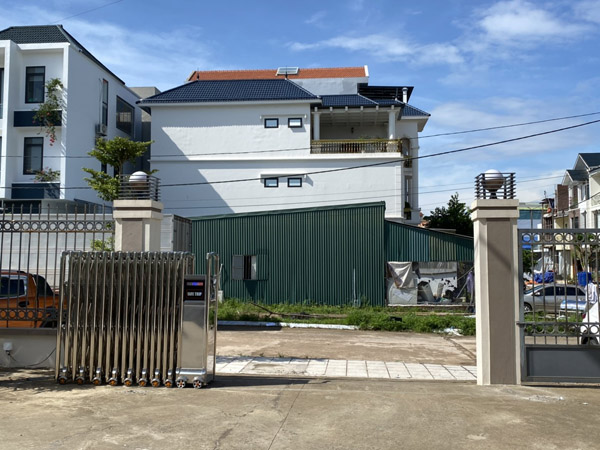 Automatic folding gate for office