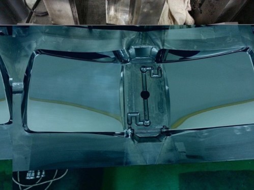 Mirror finish plastic injection mold