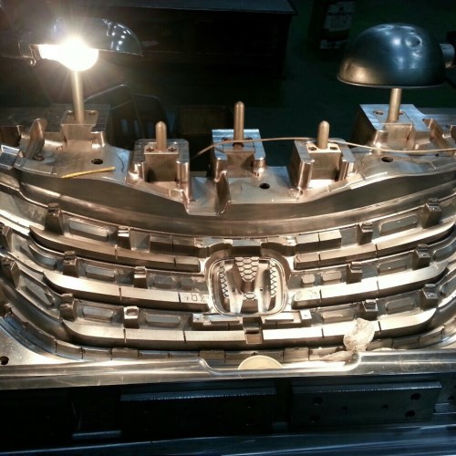 Mirror finish plastic injection mold
