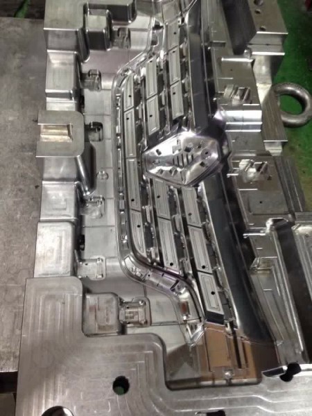 Mirror finish plastic injection mold