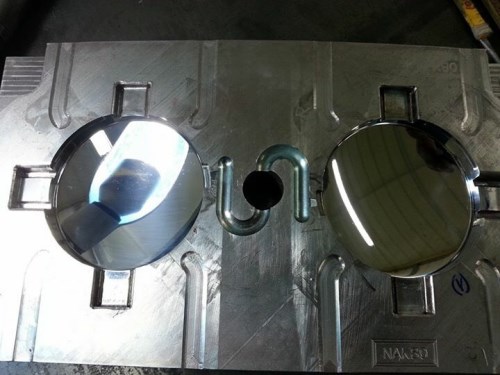 Mirror finish plastic injection mold
