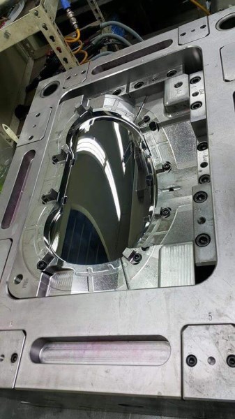 Mirror finish plastic injection mold