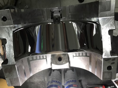 Mirror finish plastic injection mold