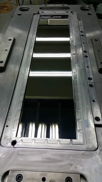 Mirror finish plastic injection mold