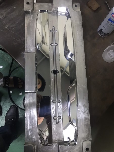 Mirror finish plastic injection mold