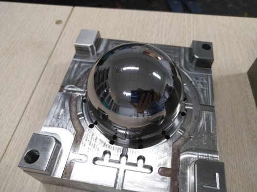 Mirror finish plastic injection mold