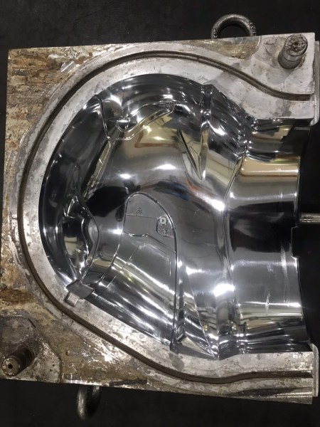 Mirror finish plastic injection mold