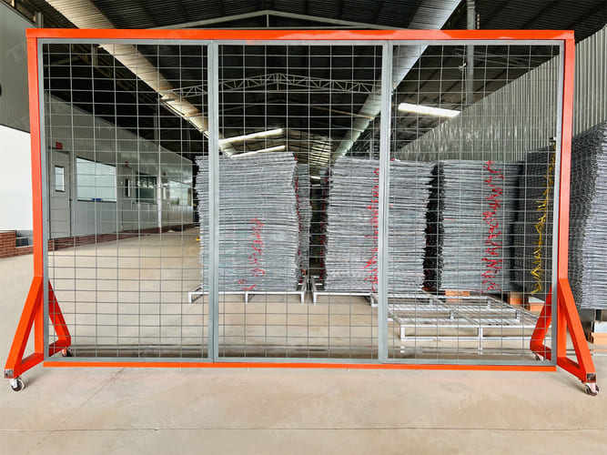 Movable mesh wall