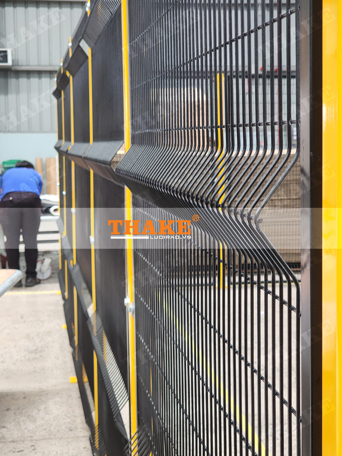 THAKE welded wire mesh fence panel