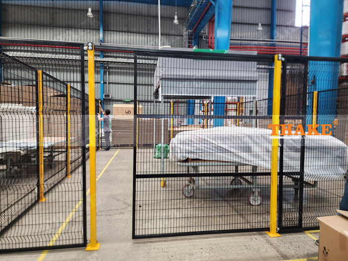 THAKE welded wire mesh fence panel