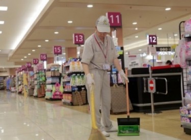 Supermarket cleaning service